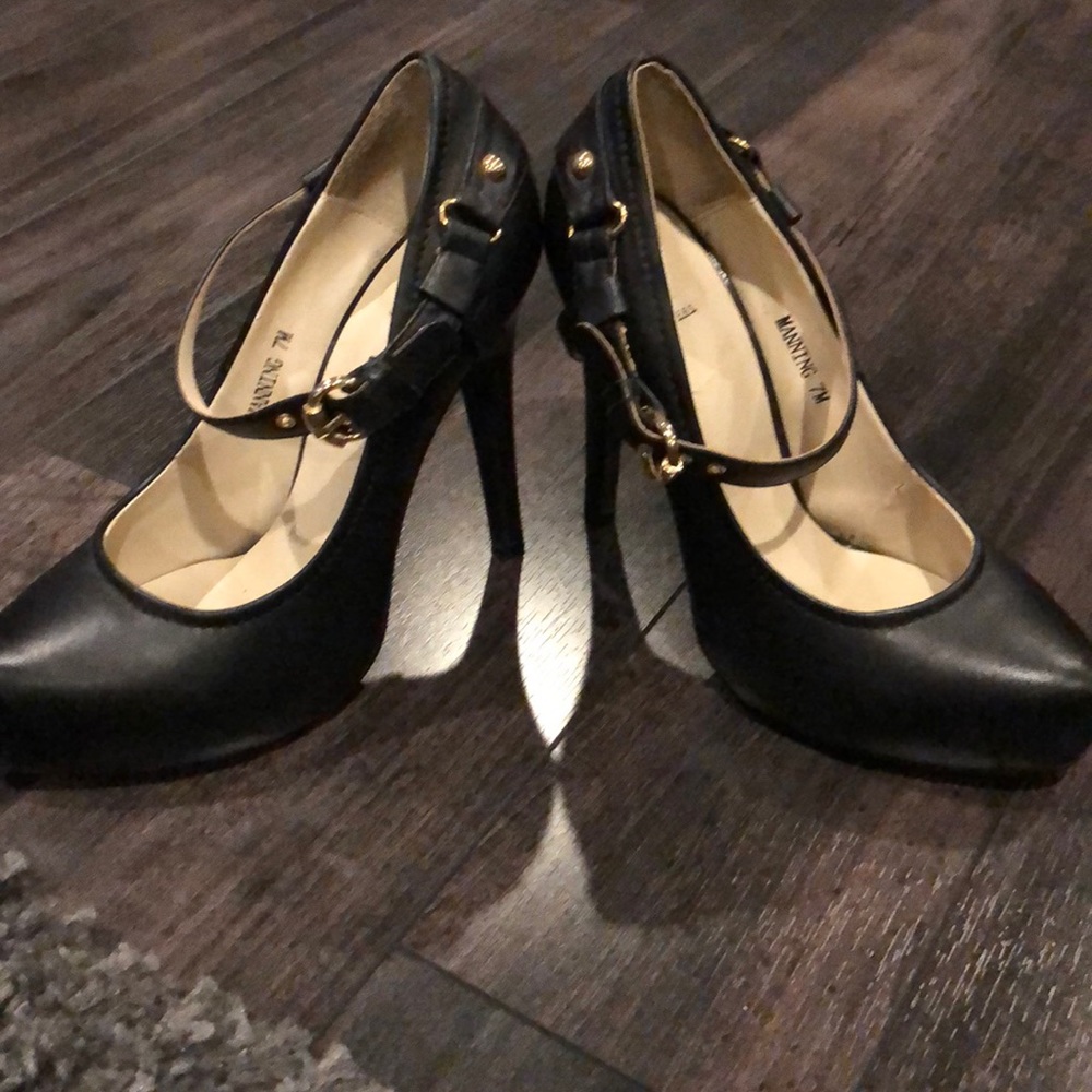 Black heels - Picture 4 of 7